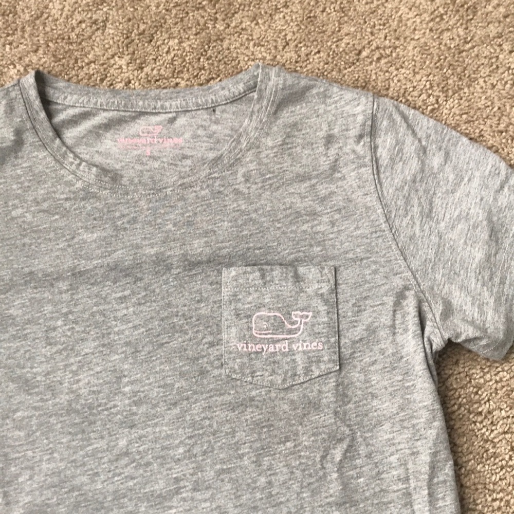 Grey short sleeve vineyard vines tee
